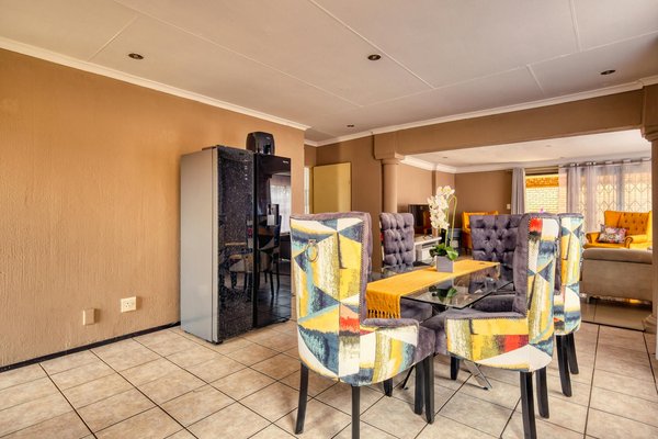 What are the top tips for organizing a clutter-free UK home?